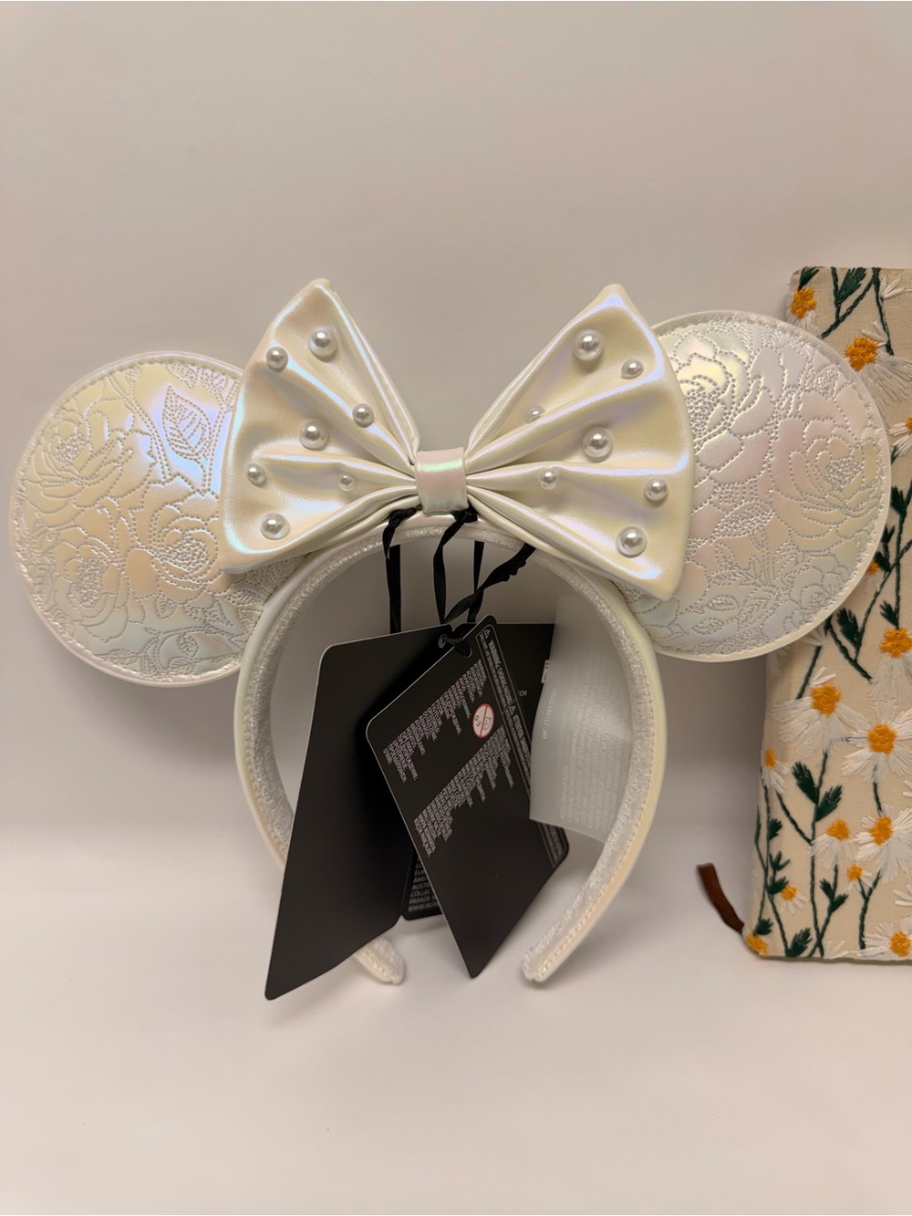 New Loungefly Iridescent White Pearl Bow Minnie Ears Headband